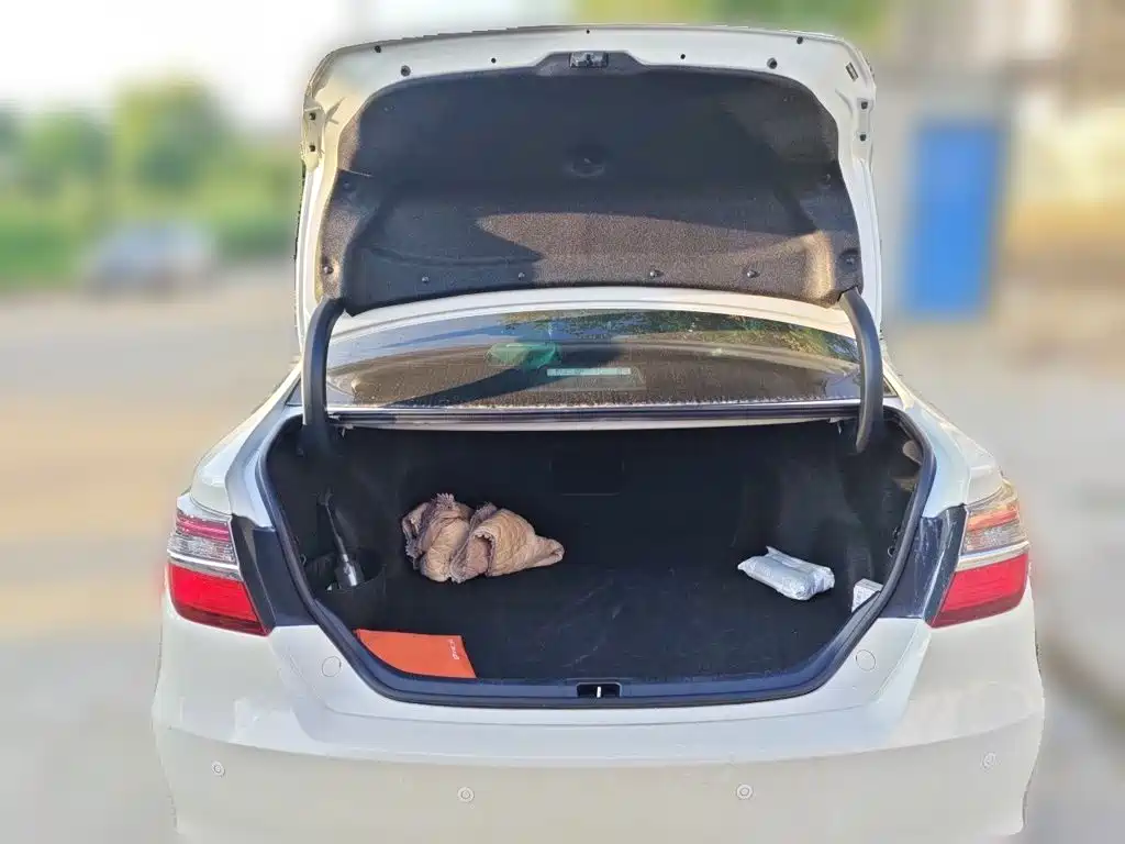 Toyota Camry — миниатюра 10