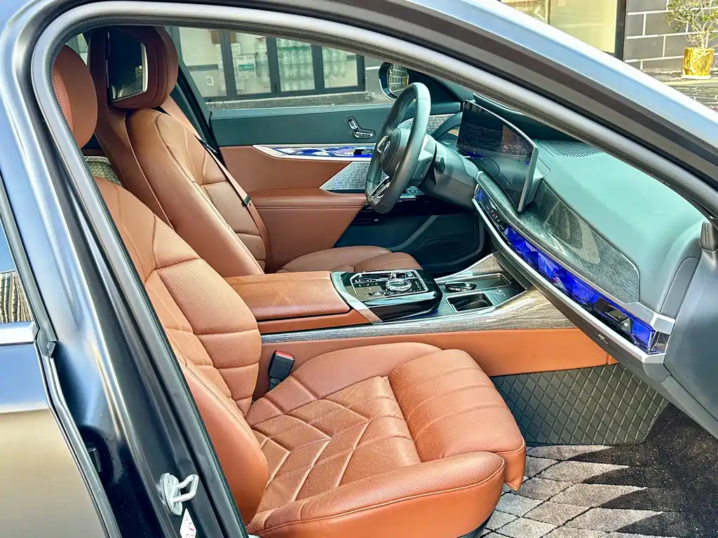 BMW i7 — миниатюра 13