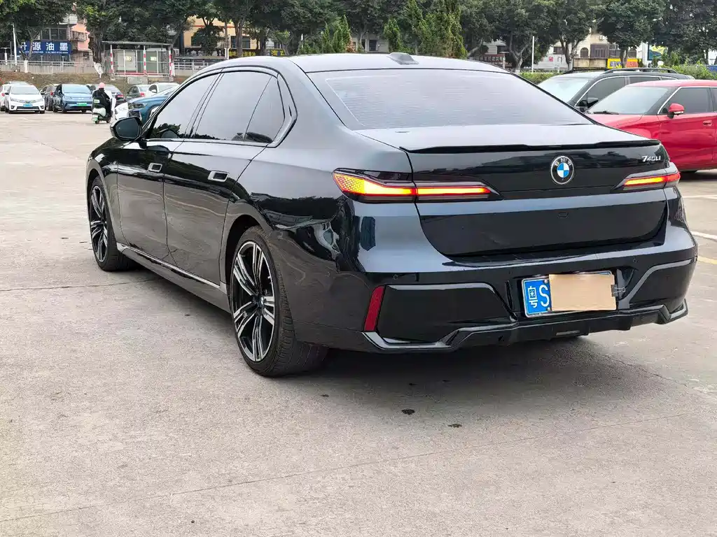 BMW 7 SERIES