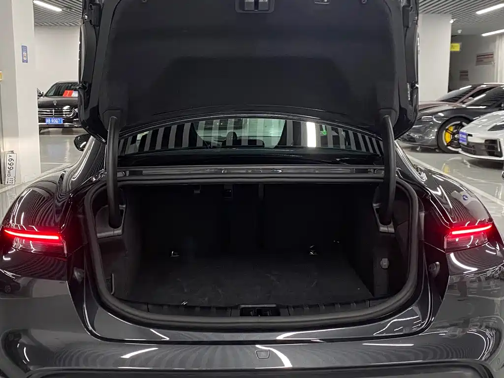 Porsche Taycan — миниатюра 15