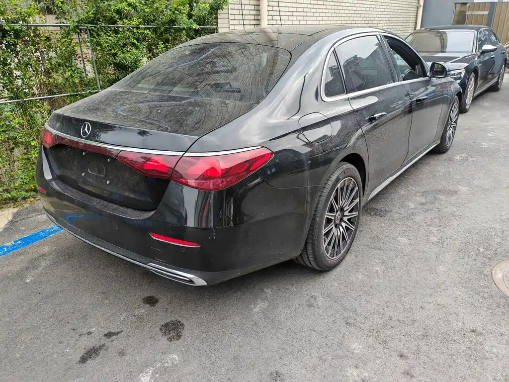 Mercedes-Benz E-Class — миниатюра 11