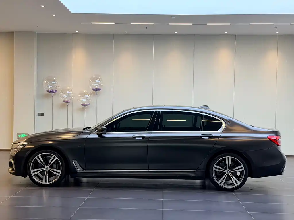 BMW 7 Series — миниатюра 4