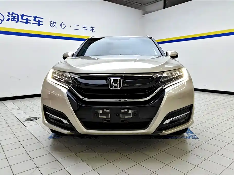 HONDA UR V
