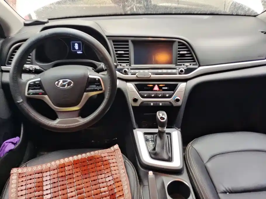 Hyundai Elantra — миниатюра 12