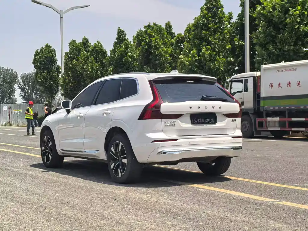 Volvo XC60 2026 B5 Luxury