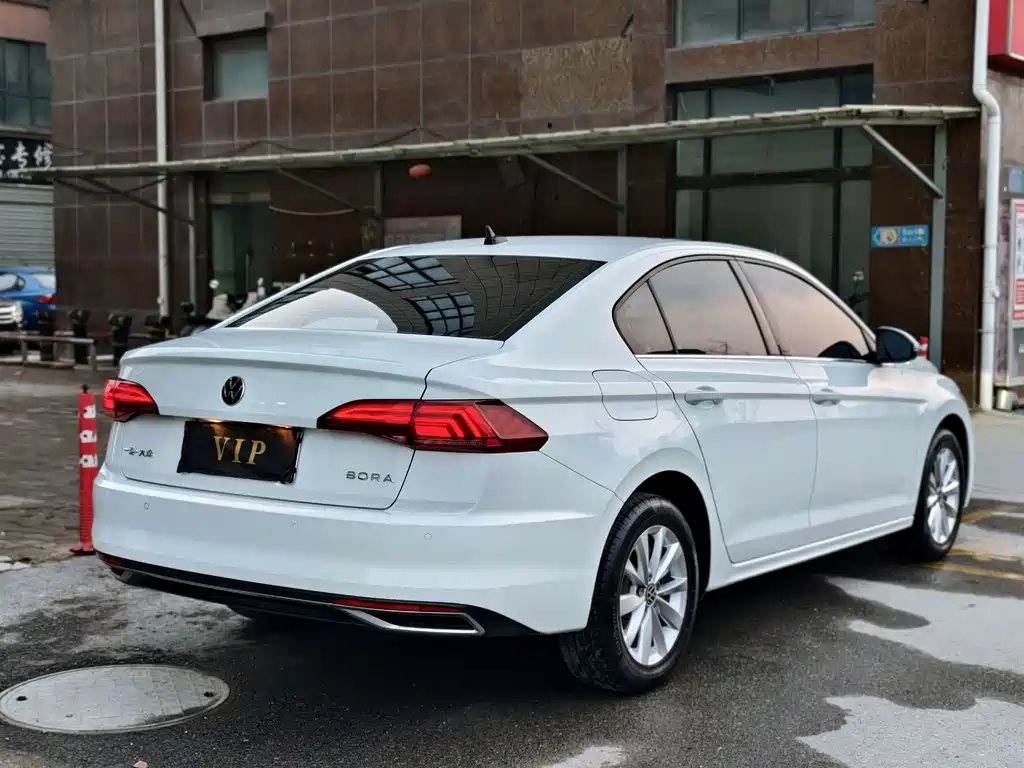 VOLKSWAGEN BORA