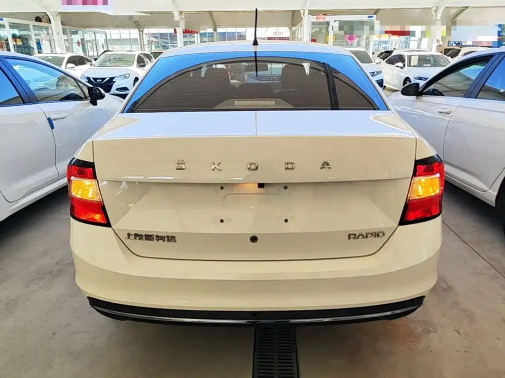 Skoda Rapid — миниатюра 6