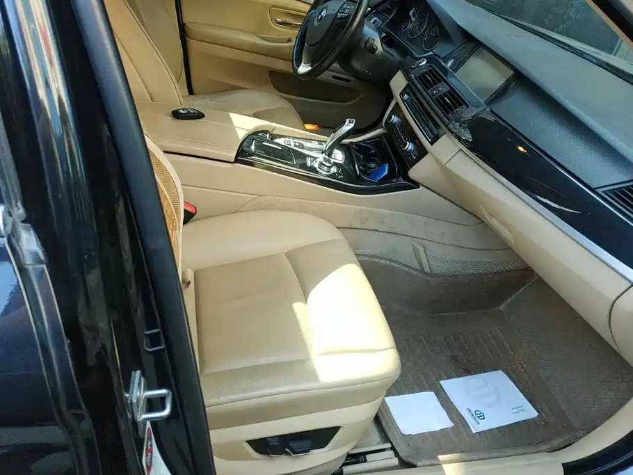 BMW 5 Series — миниатюра 8