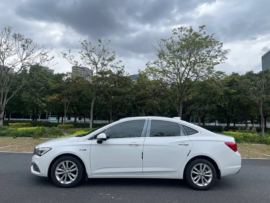 Buick Verano — миниатюра 10