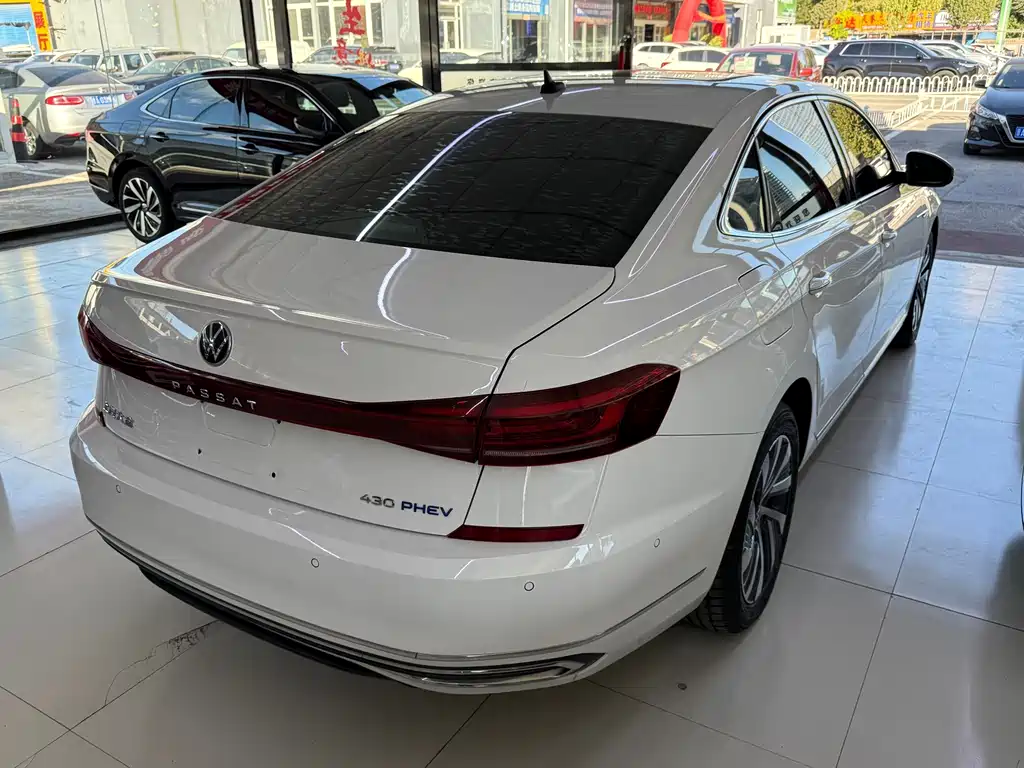 Volkswagen Passat PHEV — миниатюра 13