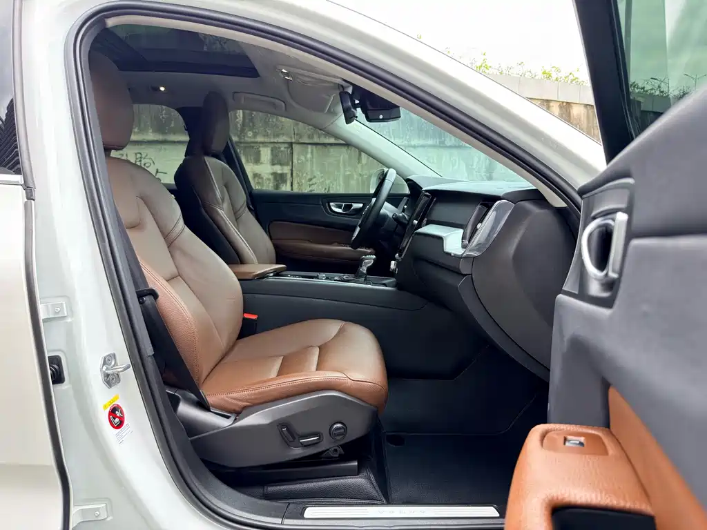 Volvo XC60 — миниатюра 13