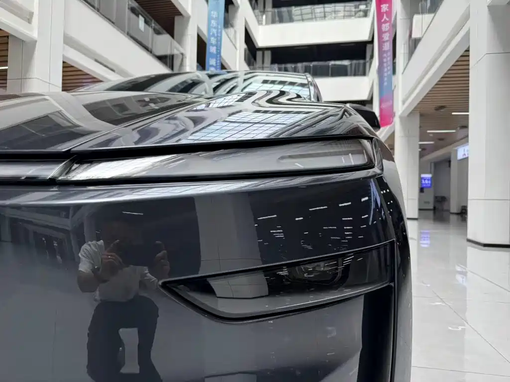 Tesla Model Y — миниатюра 20