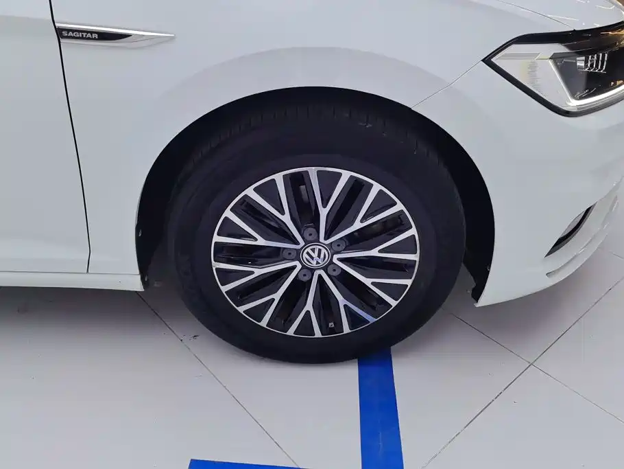 Volkswagen Sagitar — миниатюра 6