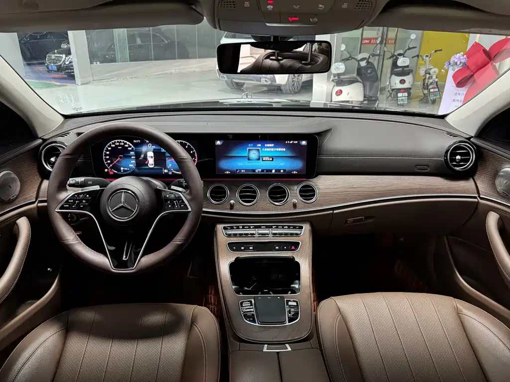 Mercedes-Benz E-Class — миниатюра 5