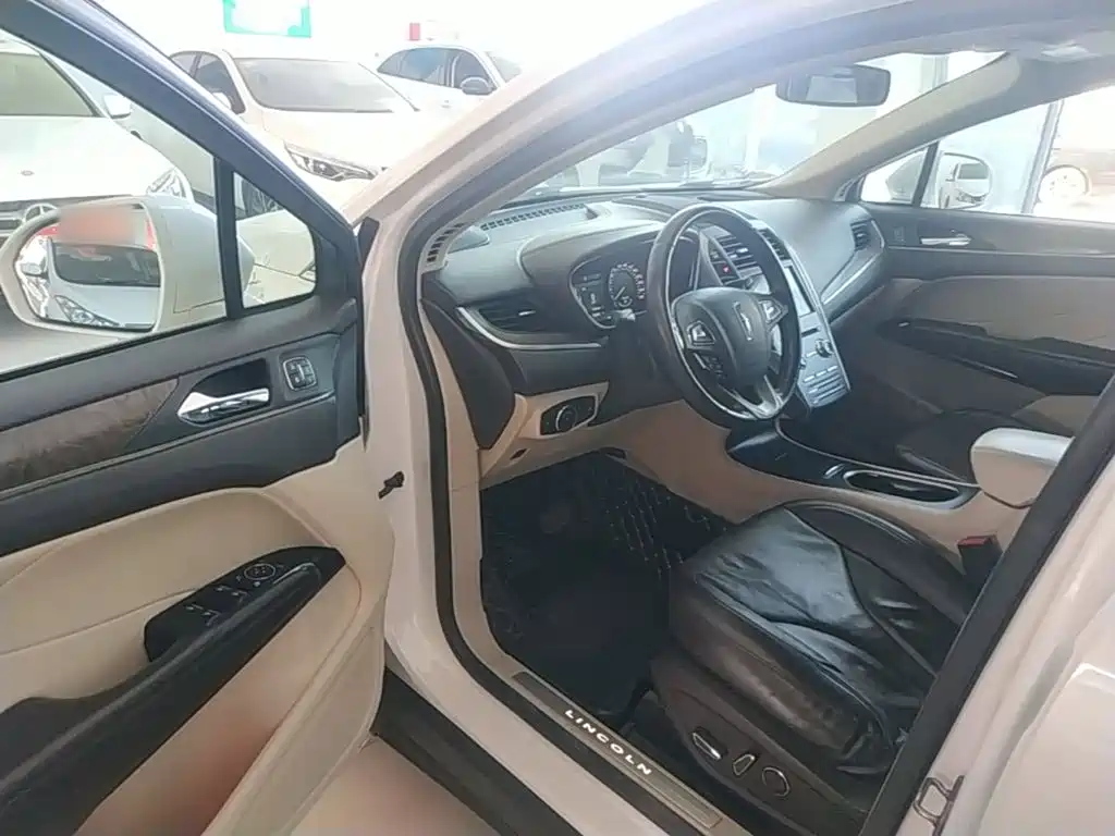 Lincoln MKC — миниатюра 16