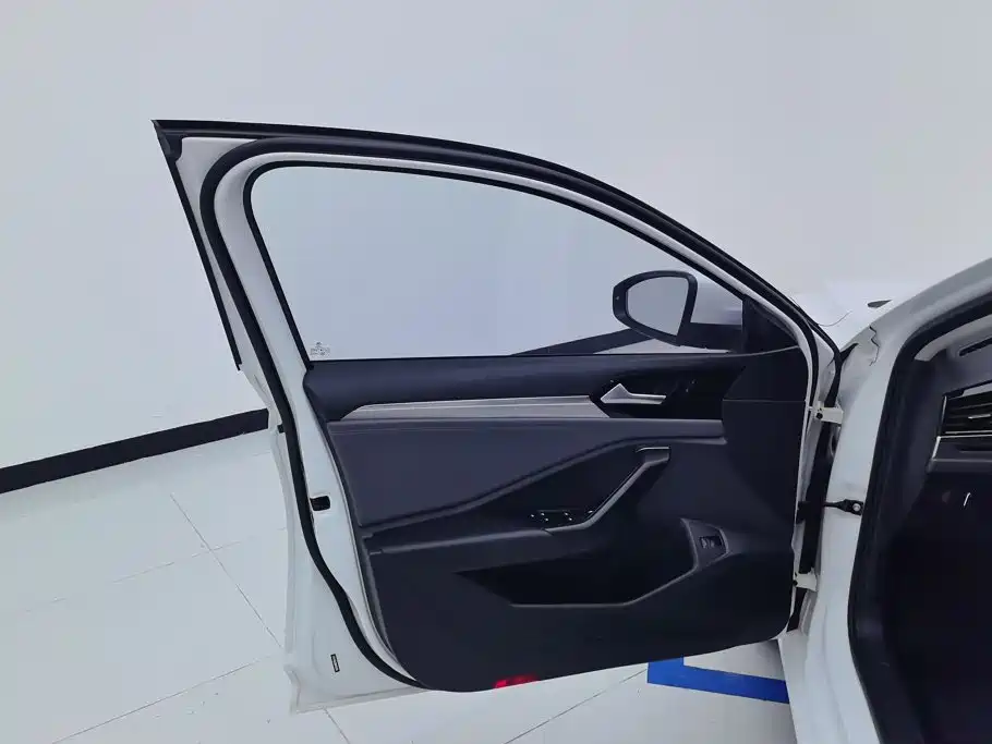 Volkswagen Sagitar — миниатюра 7