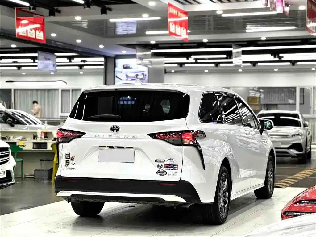 Toyota Sienna — миниатюра 6