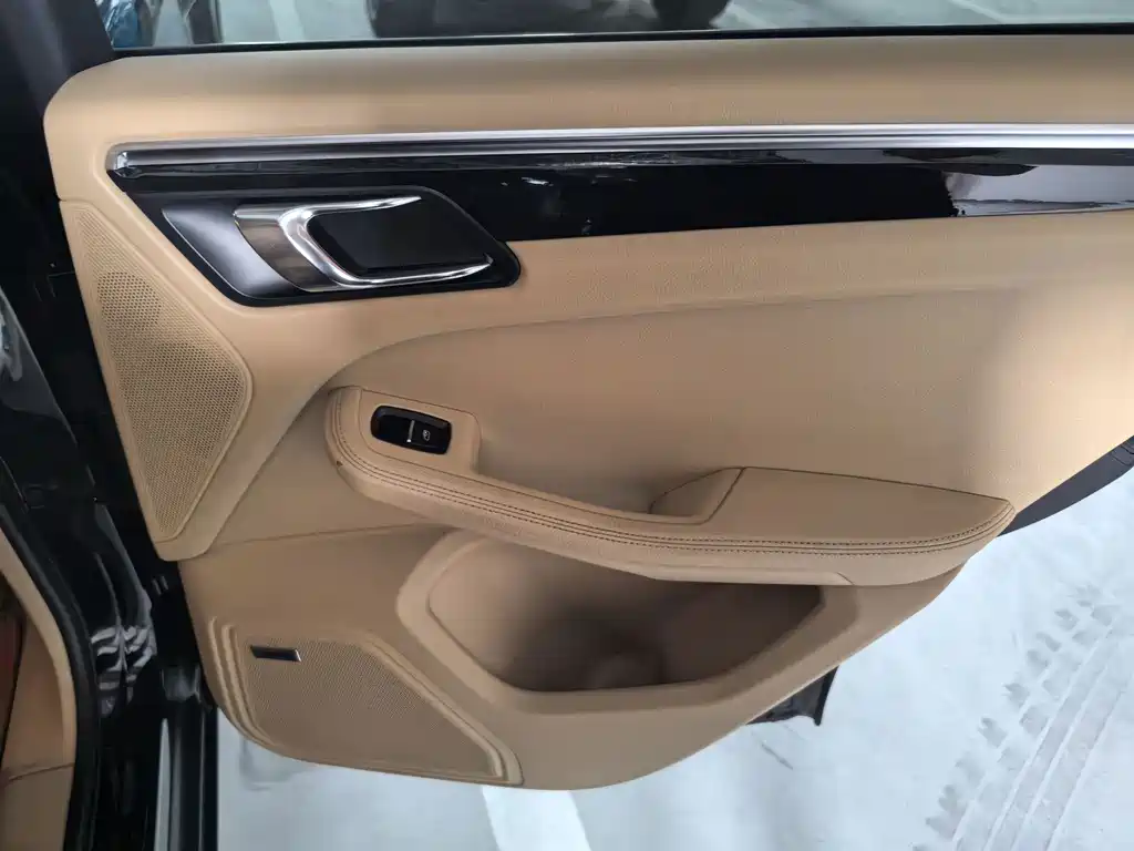 Porsche Macan — миниатюра 14