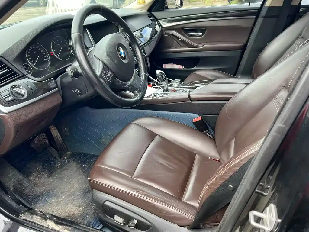 BMW 5 Series — миниатюра 9