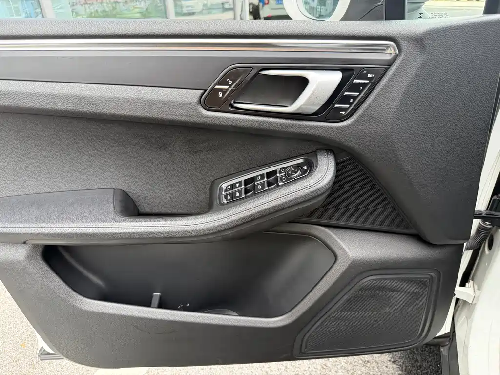 Porsche Macan — миниатюра 7