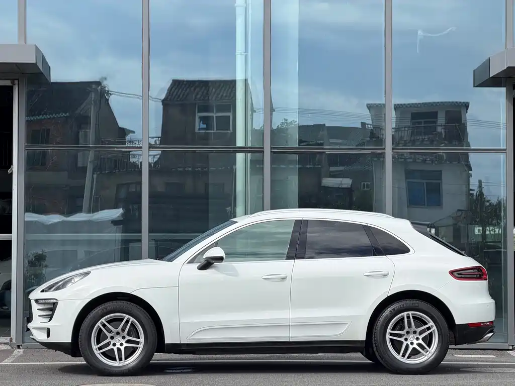 Porsche Macan — миниатюра 3