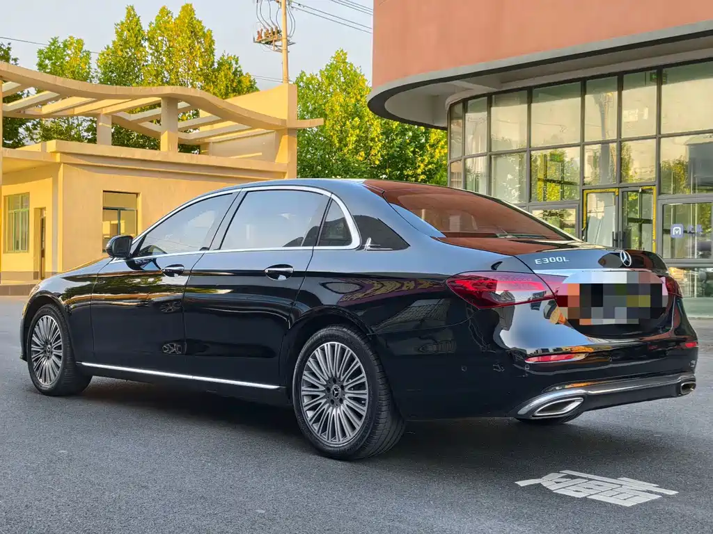 Mercedes-Benz E-Class — миниатюра 4