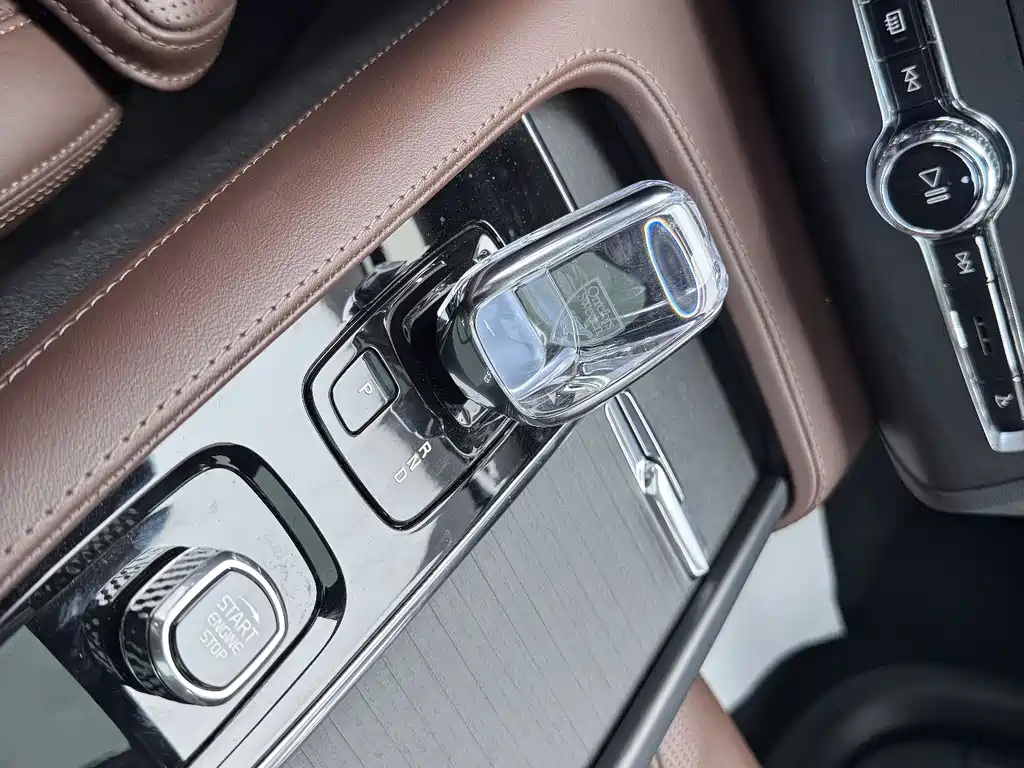 VOLVO XC90 PLUG IN HYBRID