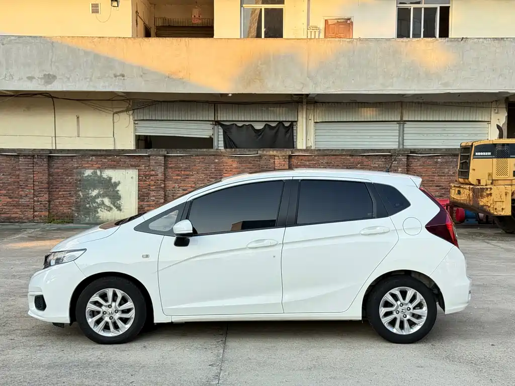Honda Fit — миниатюра 9