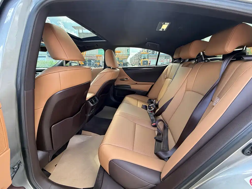 Lexus ES — миниатюра 5