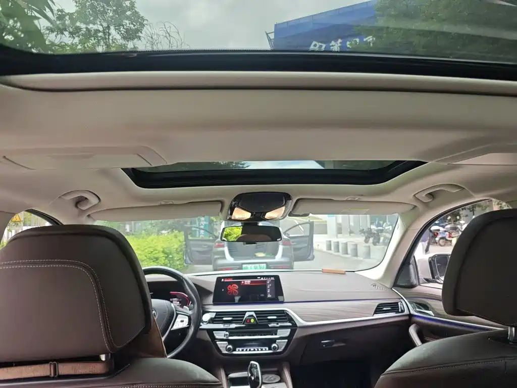 BMW 5 Series — миниатюра 14