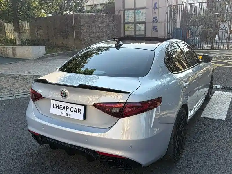 Alfa Romeo Giulia — миниатюра 9