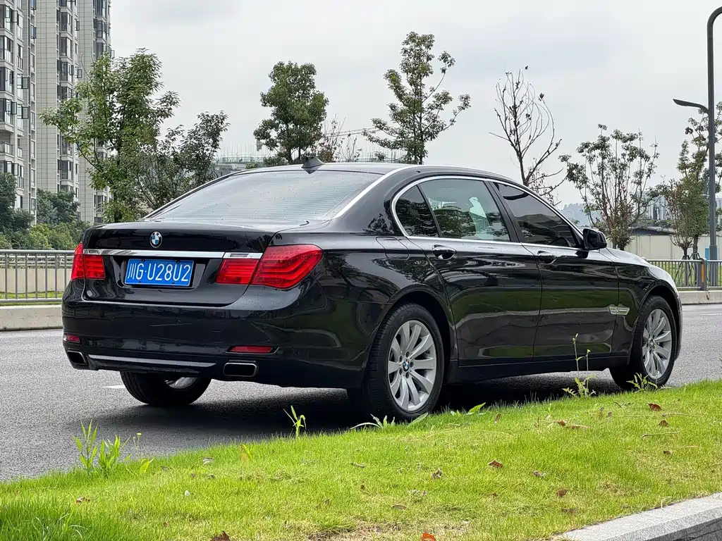 BMW 7 Series — миниатюра 16