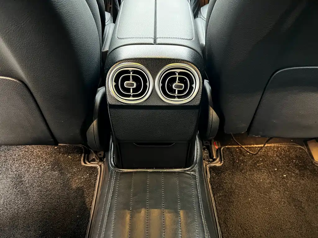 Mercedes-Benz C-Class — миниатюра 14