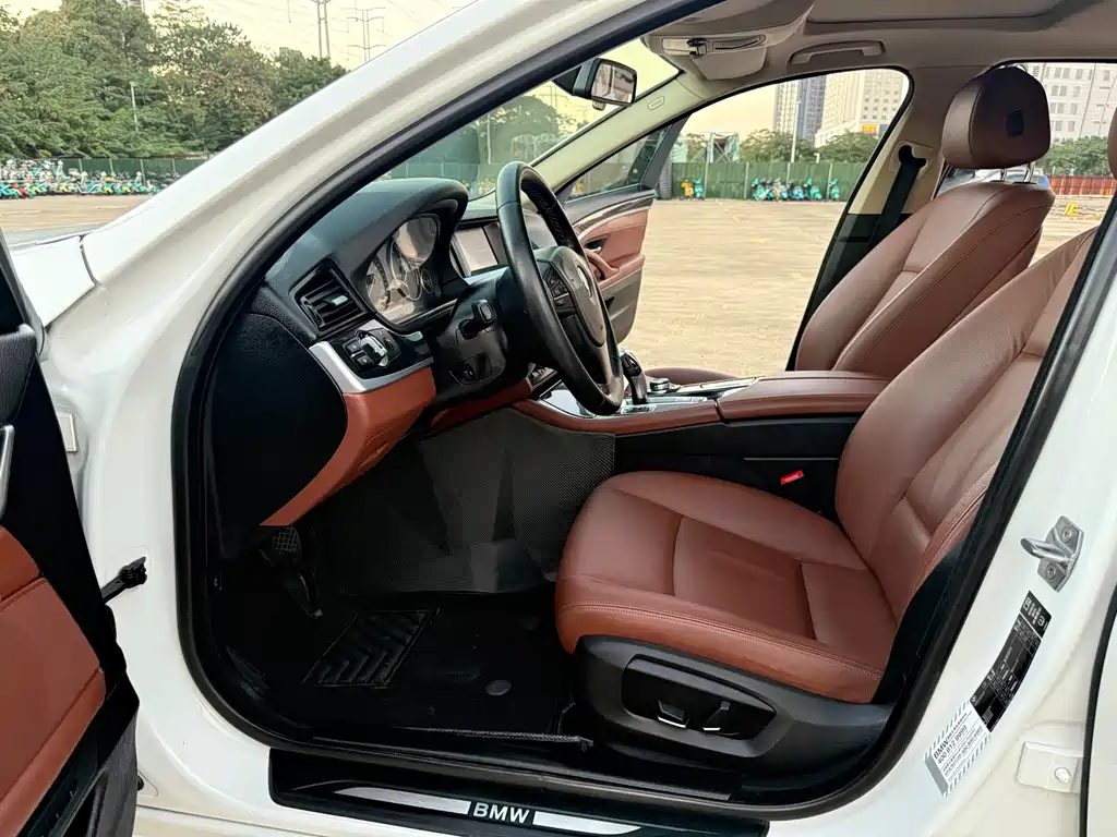 BMW 5 Series — миниатюра 4
