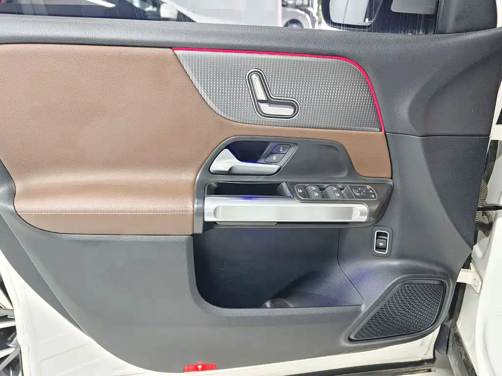 Mercedes-Benz GLB — миниатюра 14