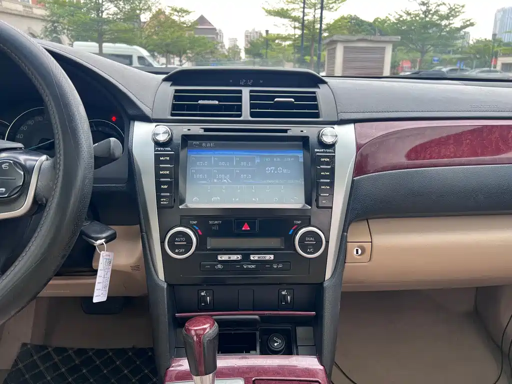 Toyota Camry — миниатюра 18