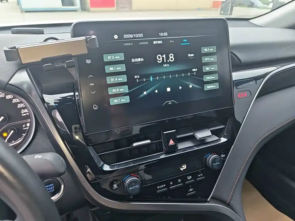 Toyota Camry — миниатюра 13