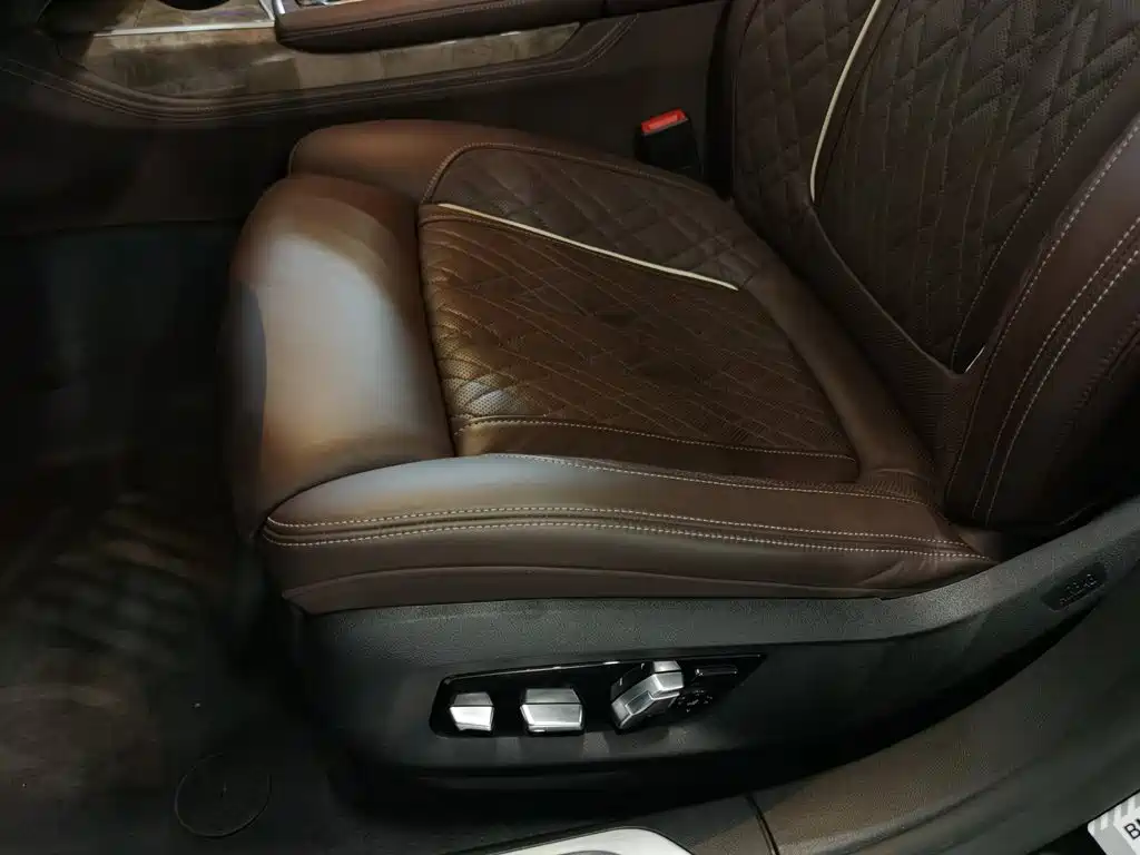 BMW 7 Series — миниатюра 20