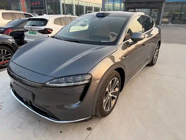 AITO WISDOM WORLD R7 2025