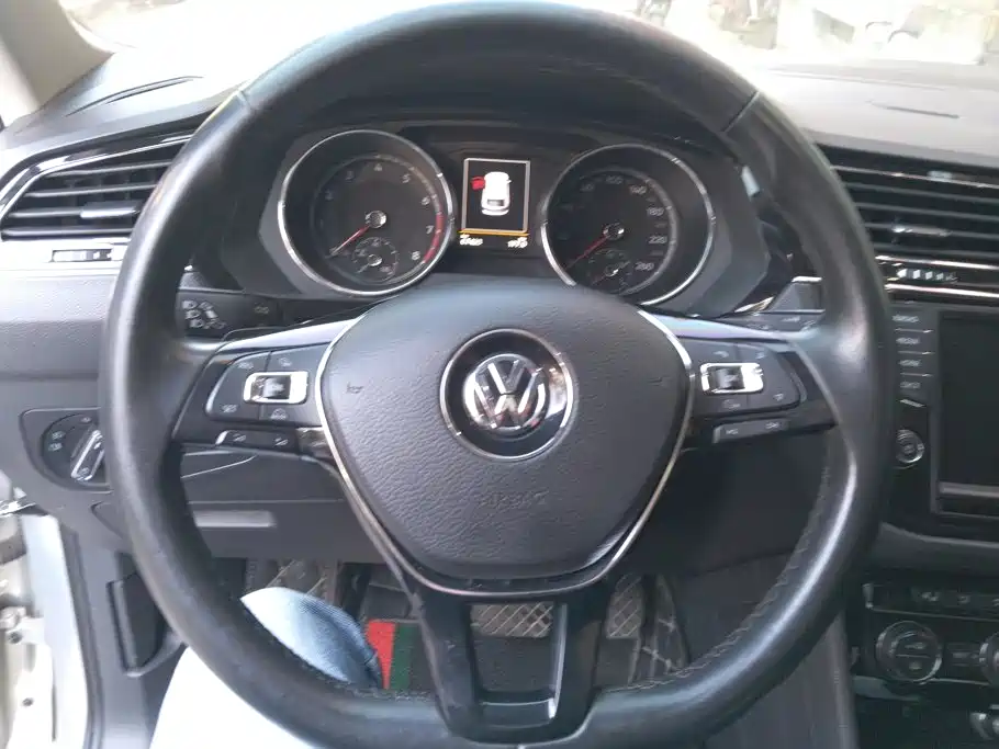 Volkswagen Tiguan L — миниатюра 15