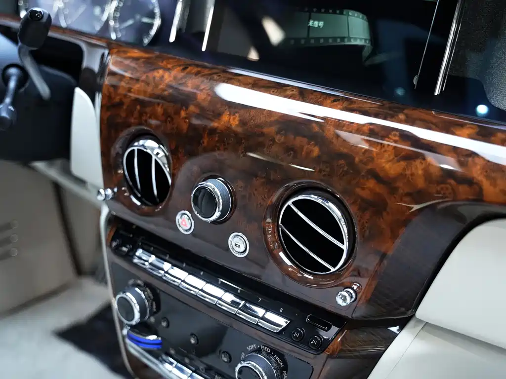 Rolls-Royce Phantom — миниатюра 9
