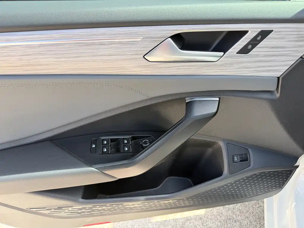 Volkswagen Sagitar — миниатюра 14