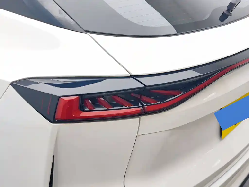 Changan UNI-Z New Energy — миниатюра 8