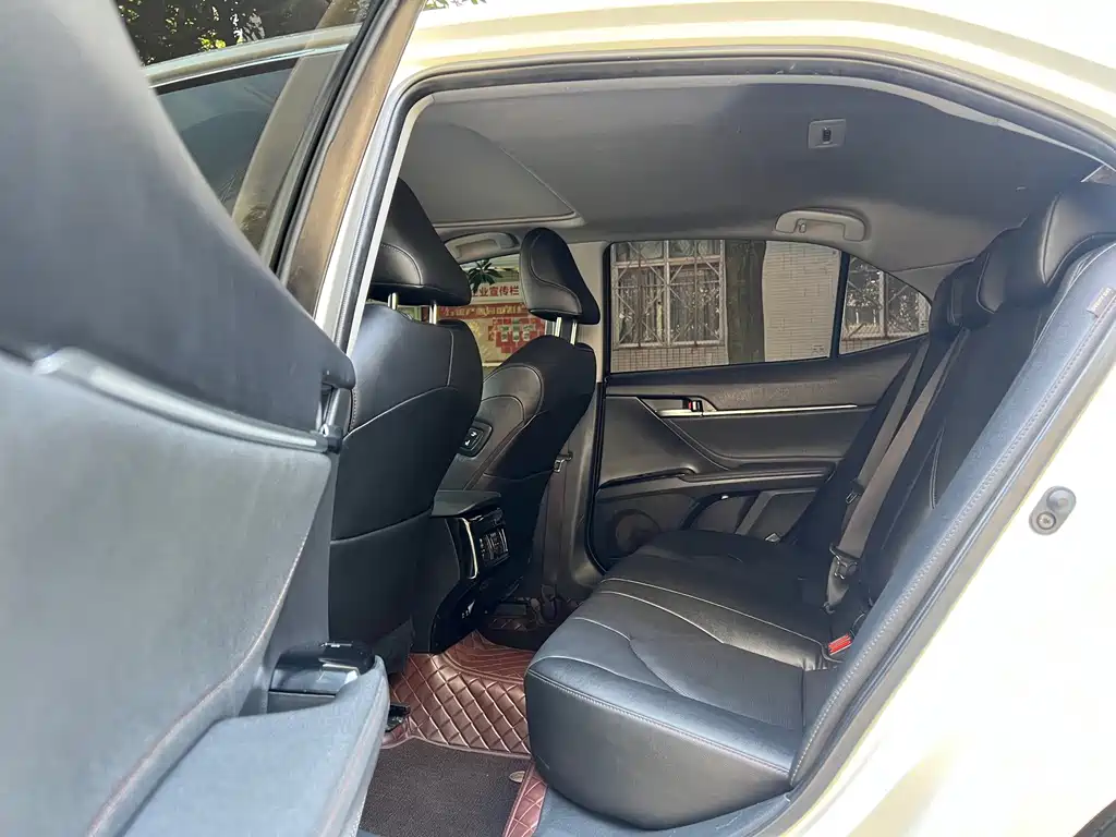 Toyota Camry — миниатюра 7