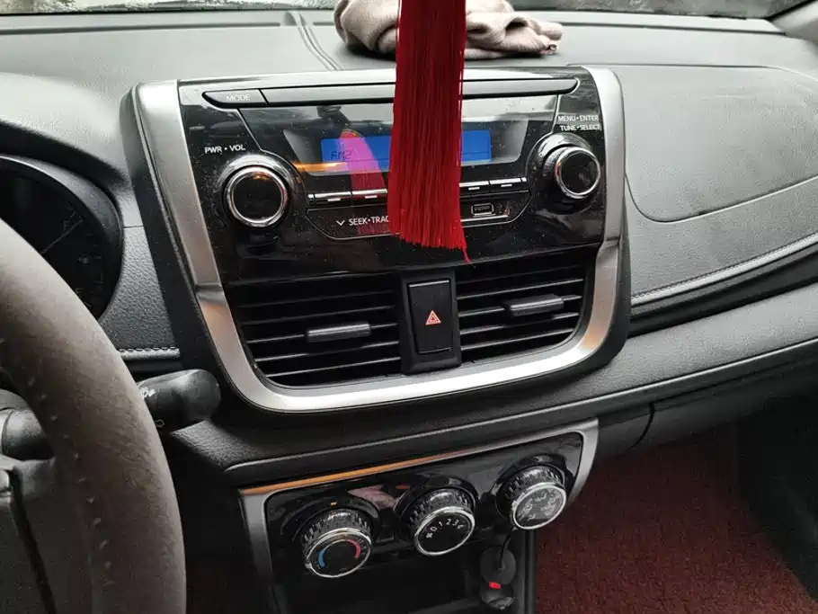Toyota Yaris L — миниатюра 13