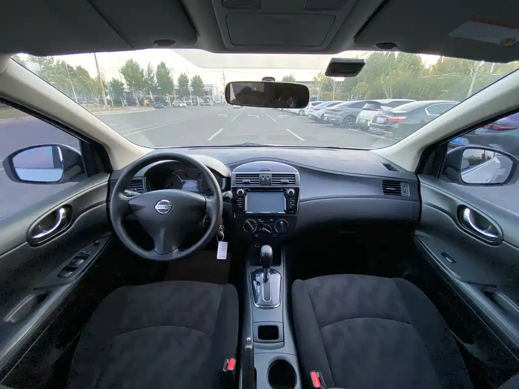 Nissan Tiida — миниатюра 8