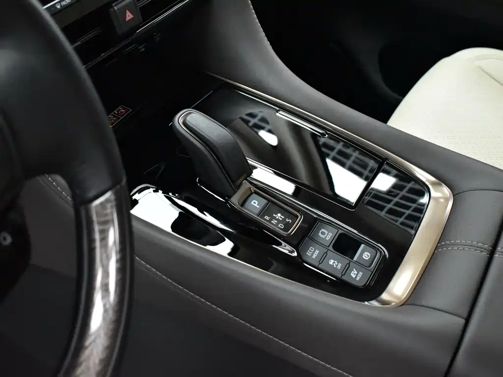 Toyota Alphard — миниатюра 12