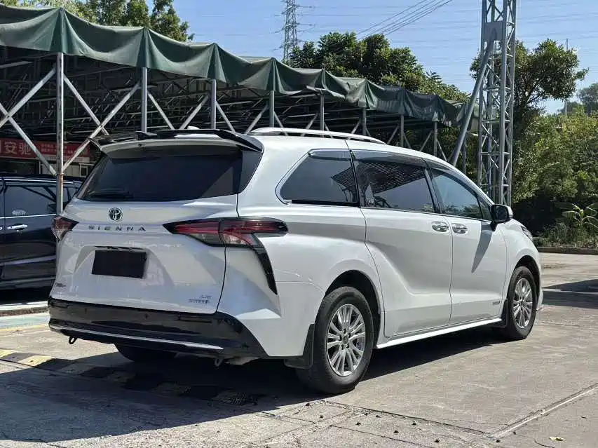 Toyota Sienna — миниатюра 7