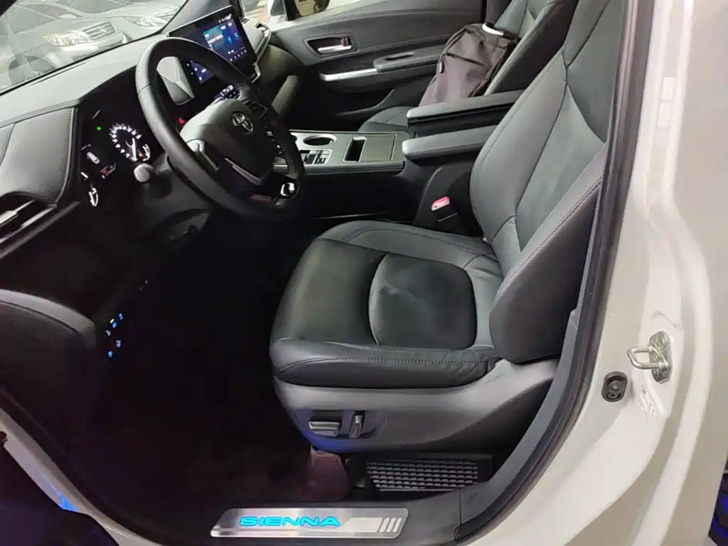 Toyota Sienna — миниатюра 15