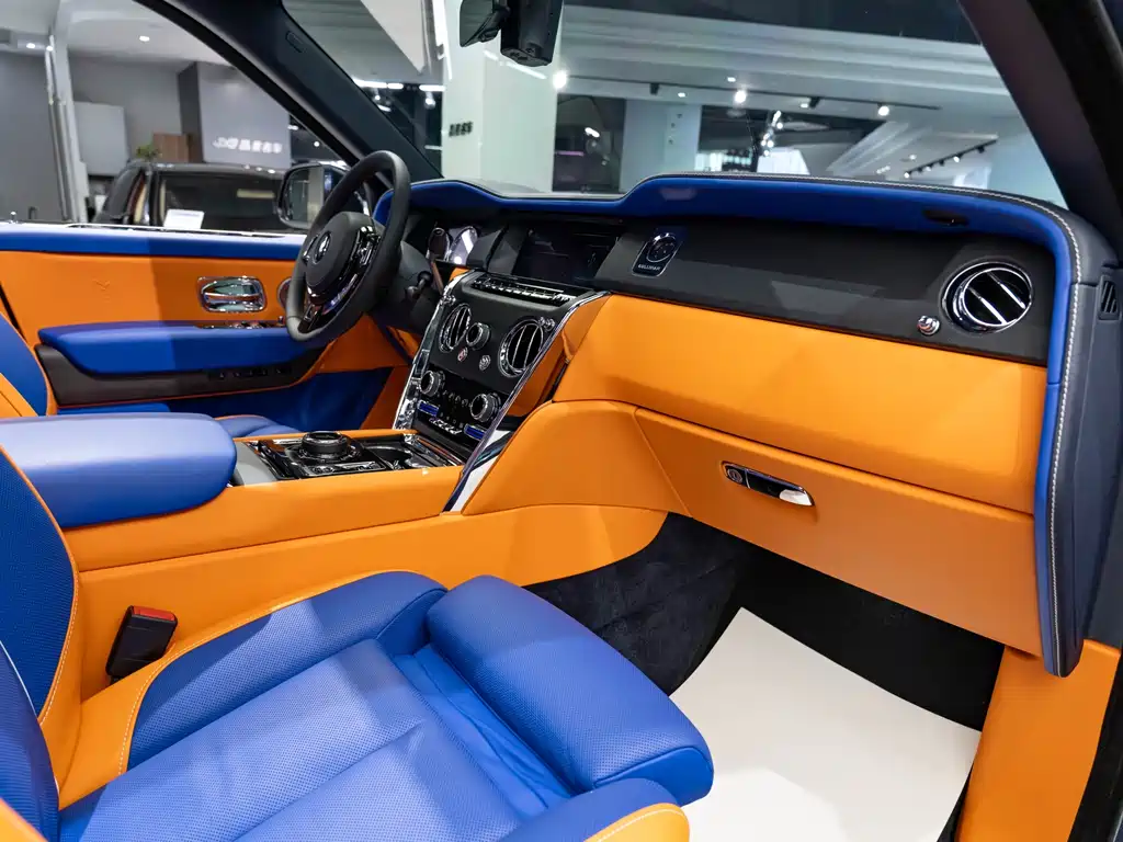 Rolls-Royce Cullinan 2018 мест